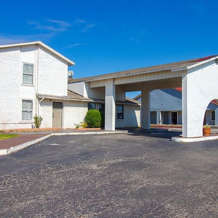 Studio Inn Extended Stay Oklahoma City Airport By Oyo Esterno foto