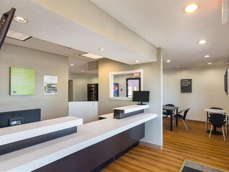 Studio Inn Extended Stay Oklahoma City Airport By Oyo Esterno foto