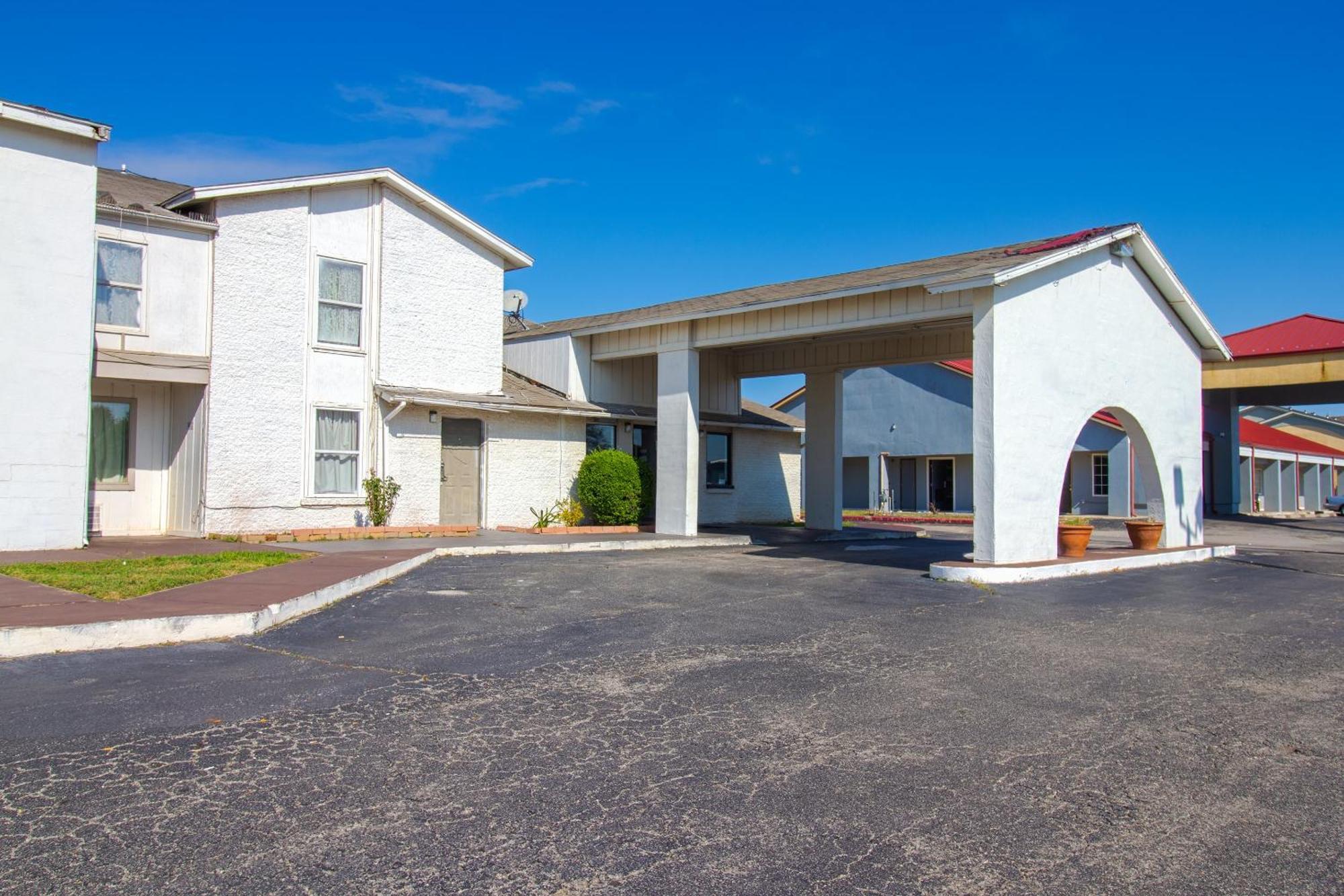 Studio Inn Extended Stay Oklahoma City Airport By Oyo Esterno foto
