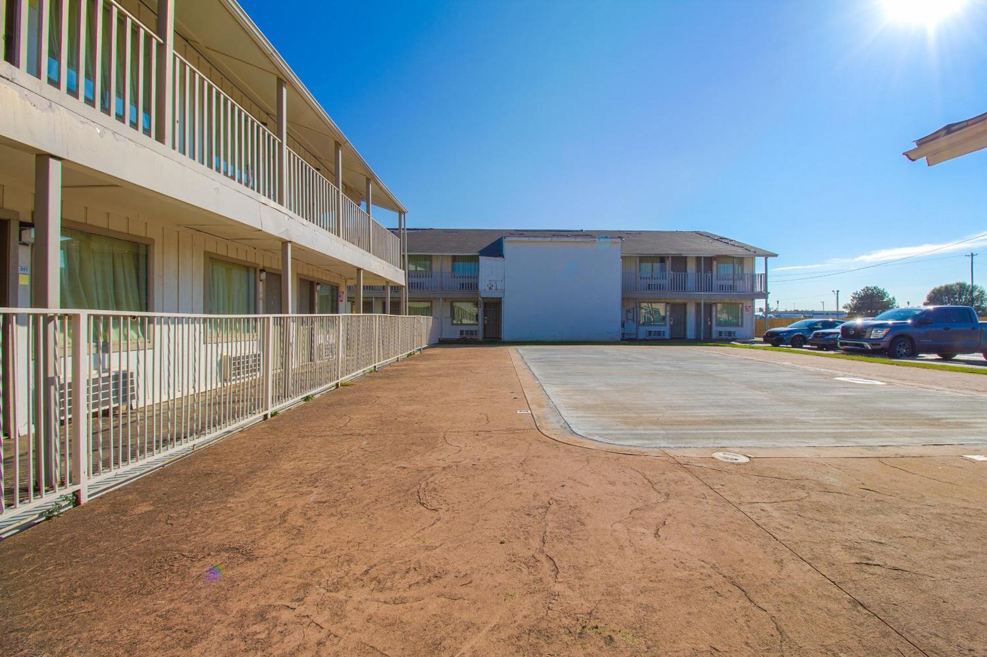 Studio Inn Extended Stay Oklahoma City Airport By Oyo Esterno foto