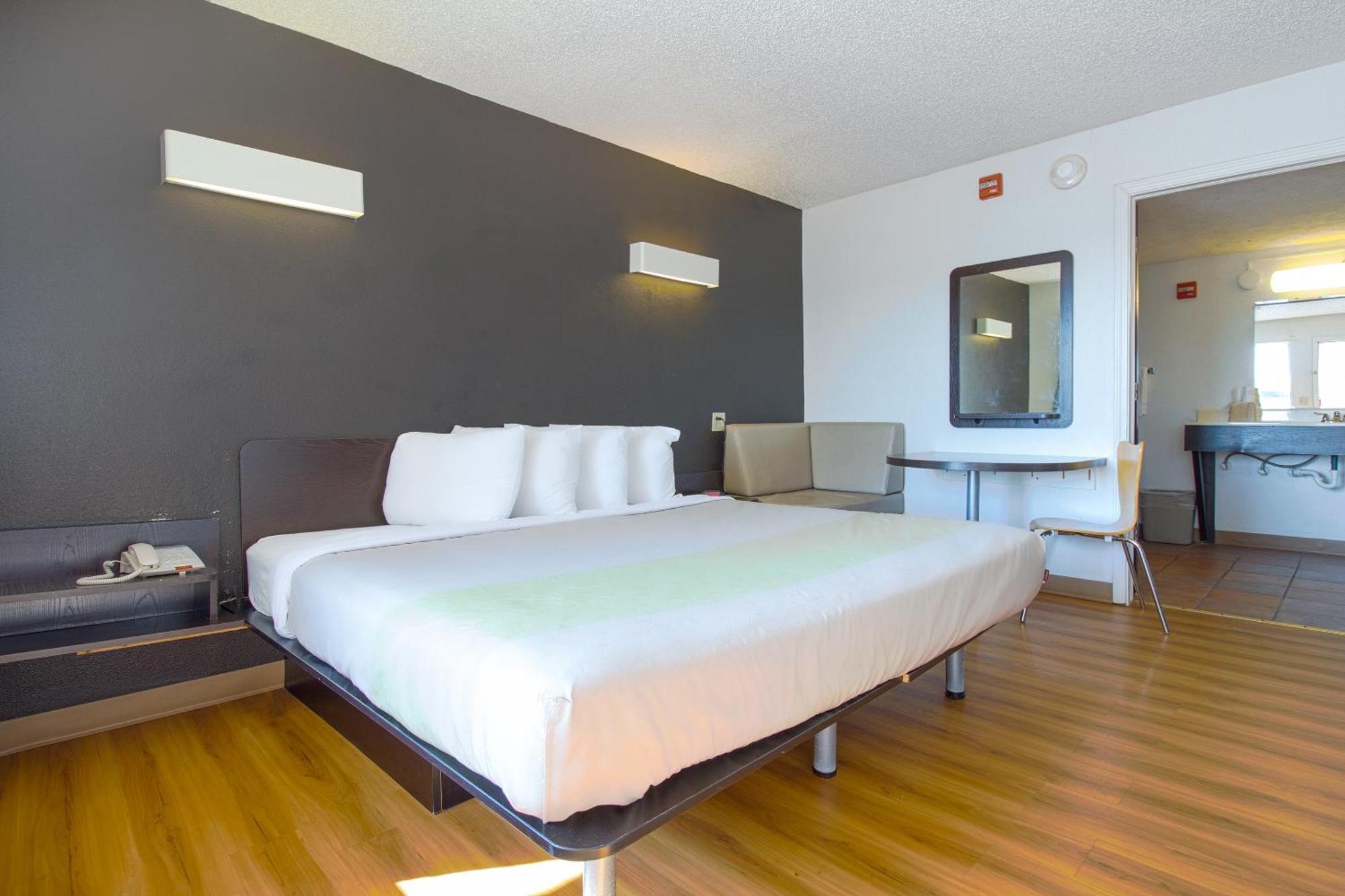 Studio Inn Extended Stay Oklahoma City Airport By Oyo Esterno foto