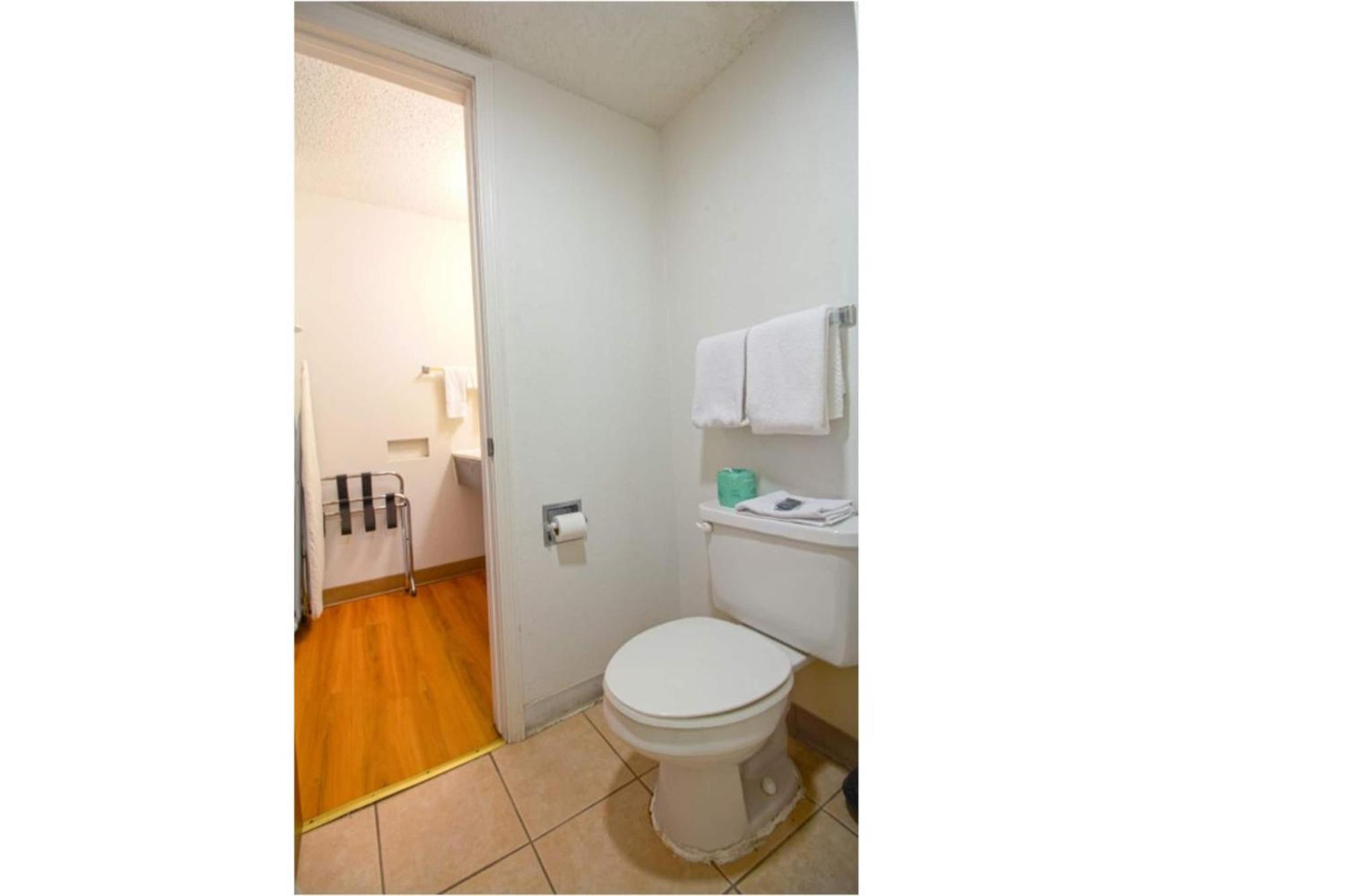 Studio Inn Extended Stay Oklahoma City Airport By Oyo Esterno foto