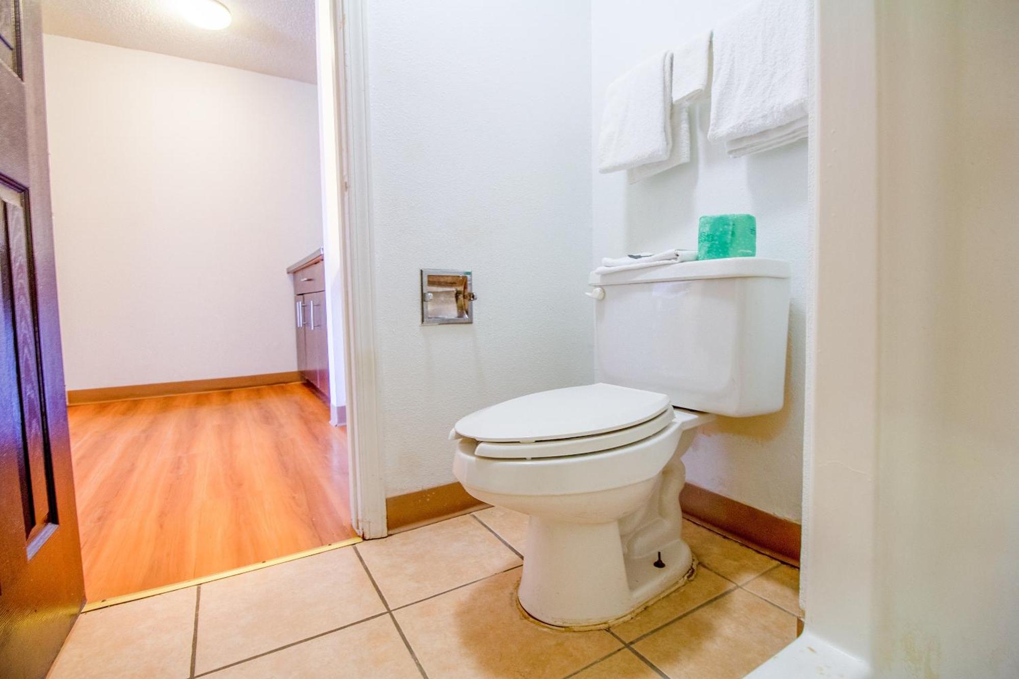 Studio Inn Extended Stay Oklahoma City Airport By Oyo Esterno foto