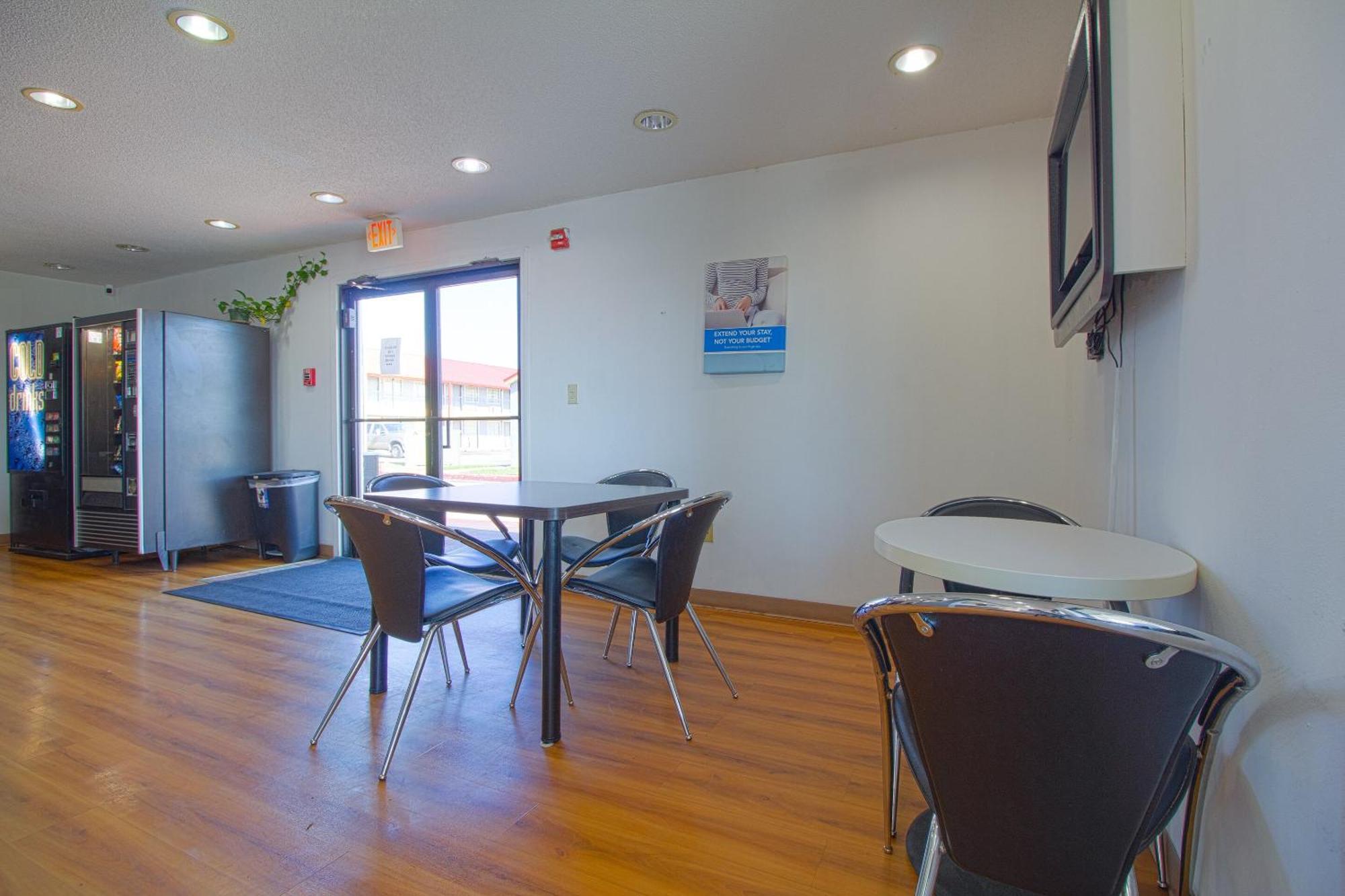 Studio Inn Extended Stay Oklahoma City Airport By Oyo Esterno foto