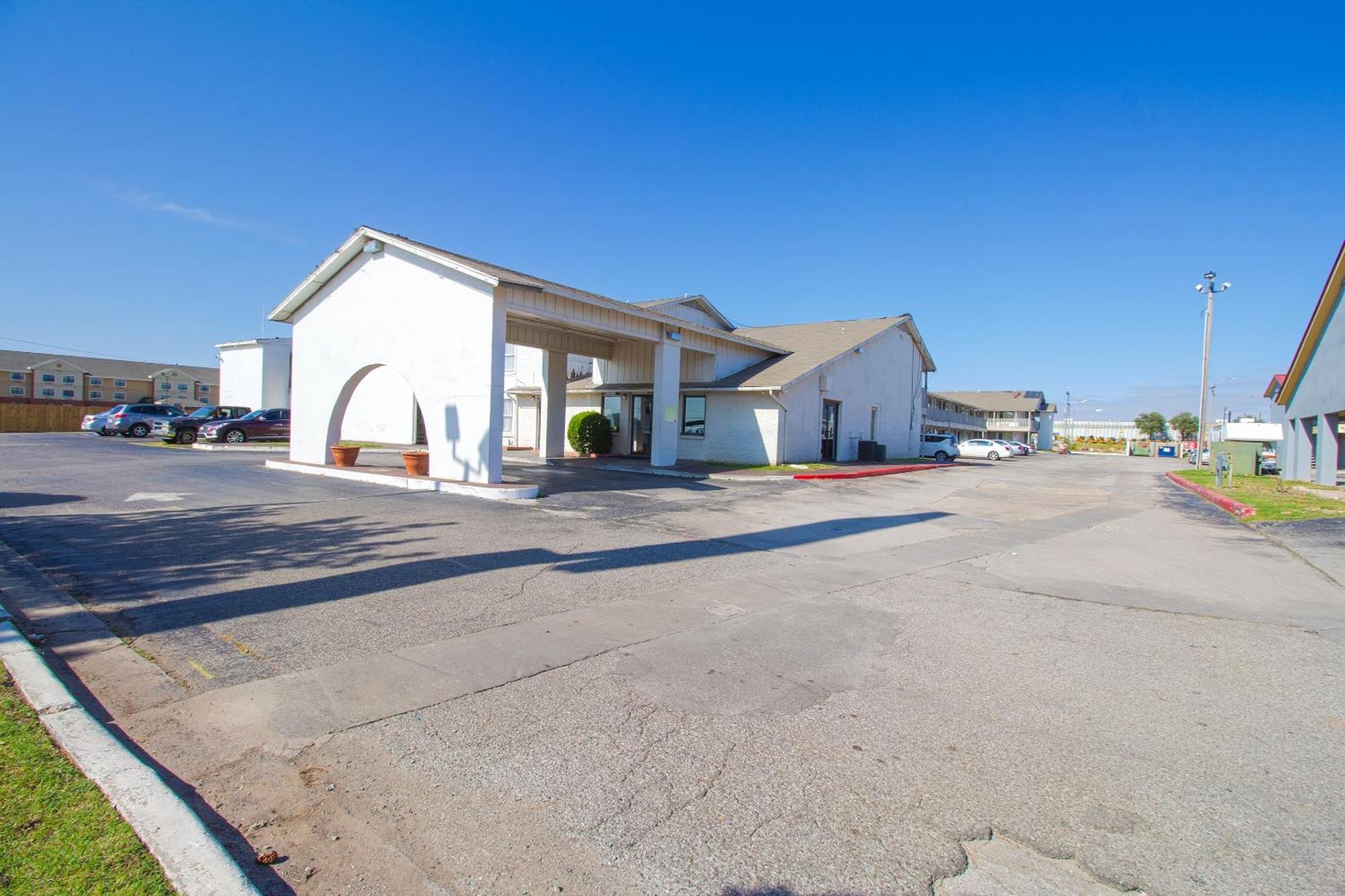 Studio Inn Extended Stay Oklahoma City Airport By Oyo Esterno foto