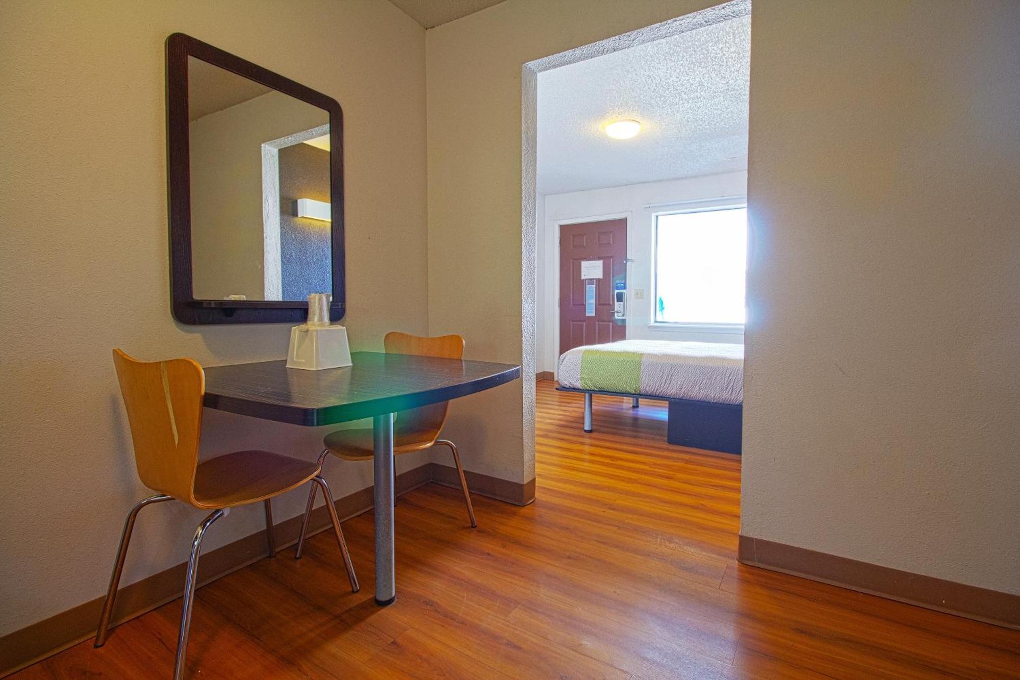 Studio Inn Extended Stay Oklahoma City Airport By Oyo Esterno foto