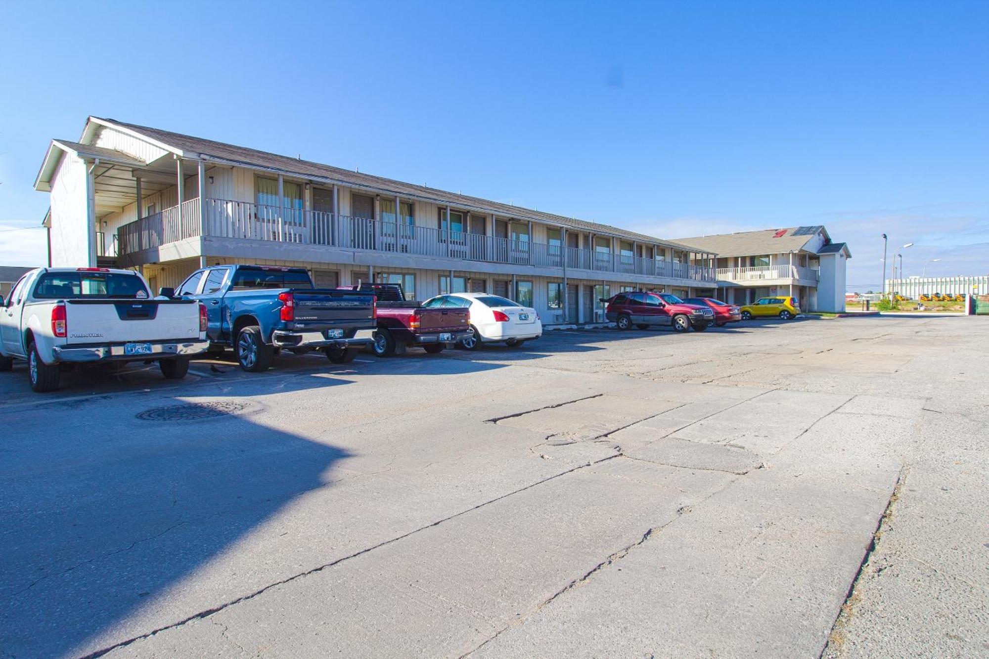 Studio Inn Extended Stay Oklahoma City Airport By Oyo Esterno foto