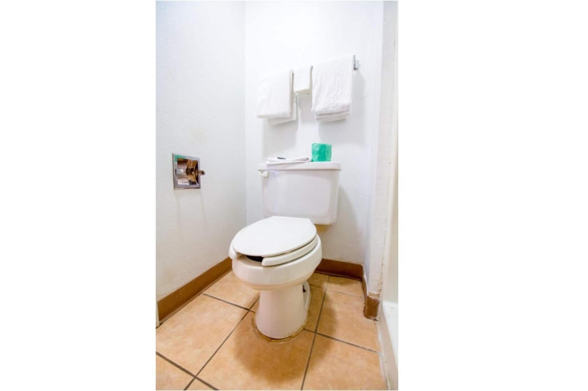 Studio Inn Extended Stay Oklahoma City Airport By Oyo Esterno foto