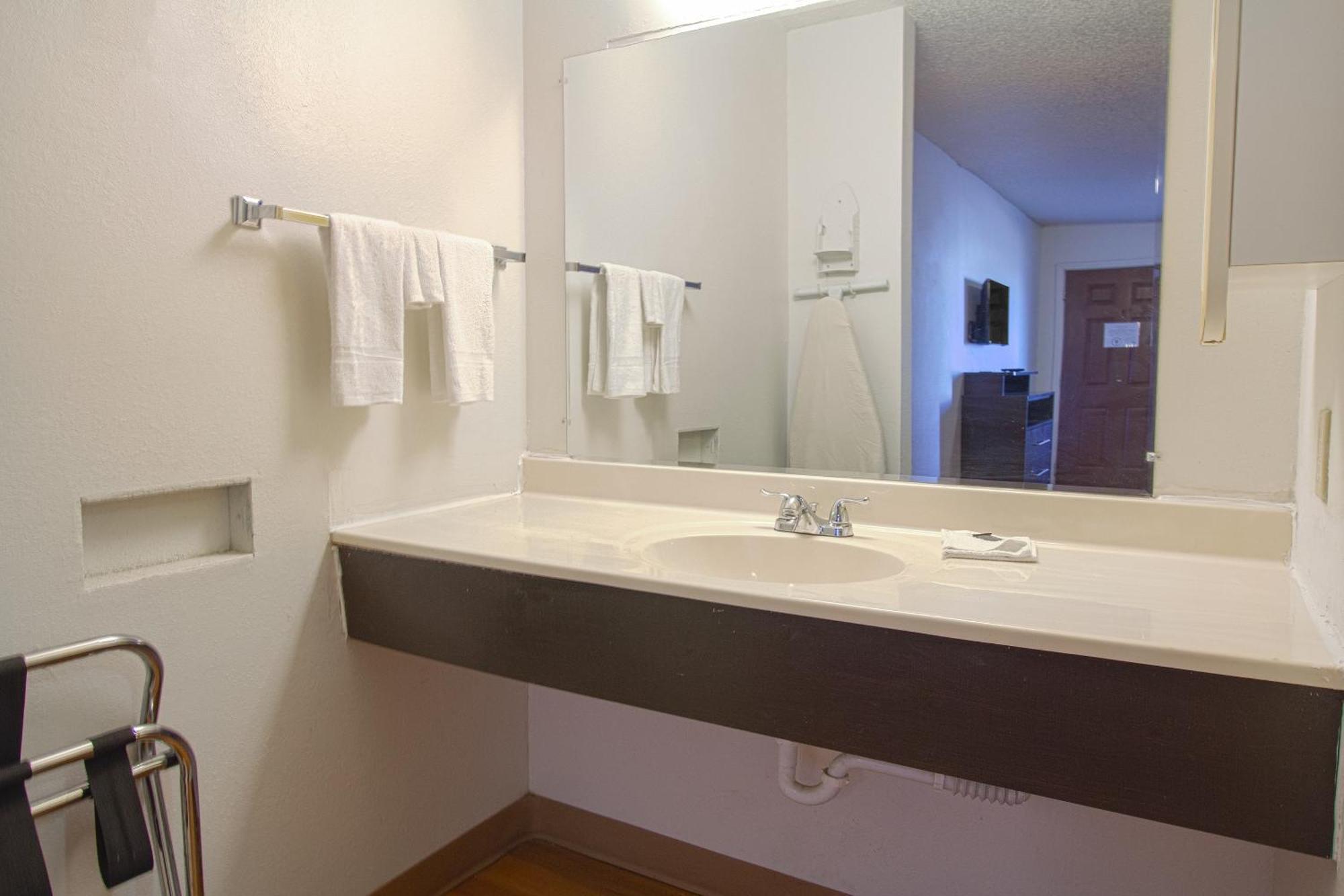 Studio Inn Extended Stay Oklahoma City Airport By Oyo Esterno foto