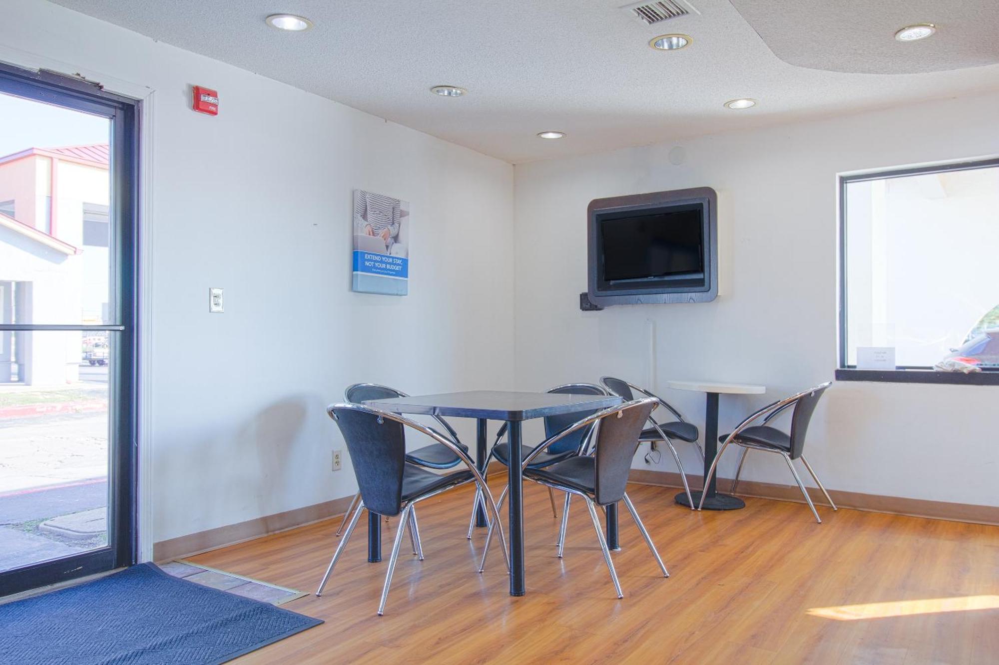 Studio Inn Extended Stay Oklahoma City Airport By Oyo Esterno foto