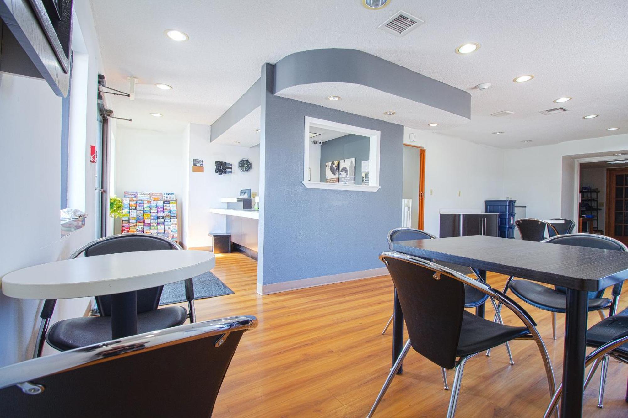 Studio Inn Extended Stay Oklahoma City Airport By Oyo Esterno foto