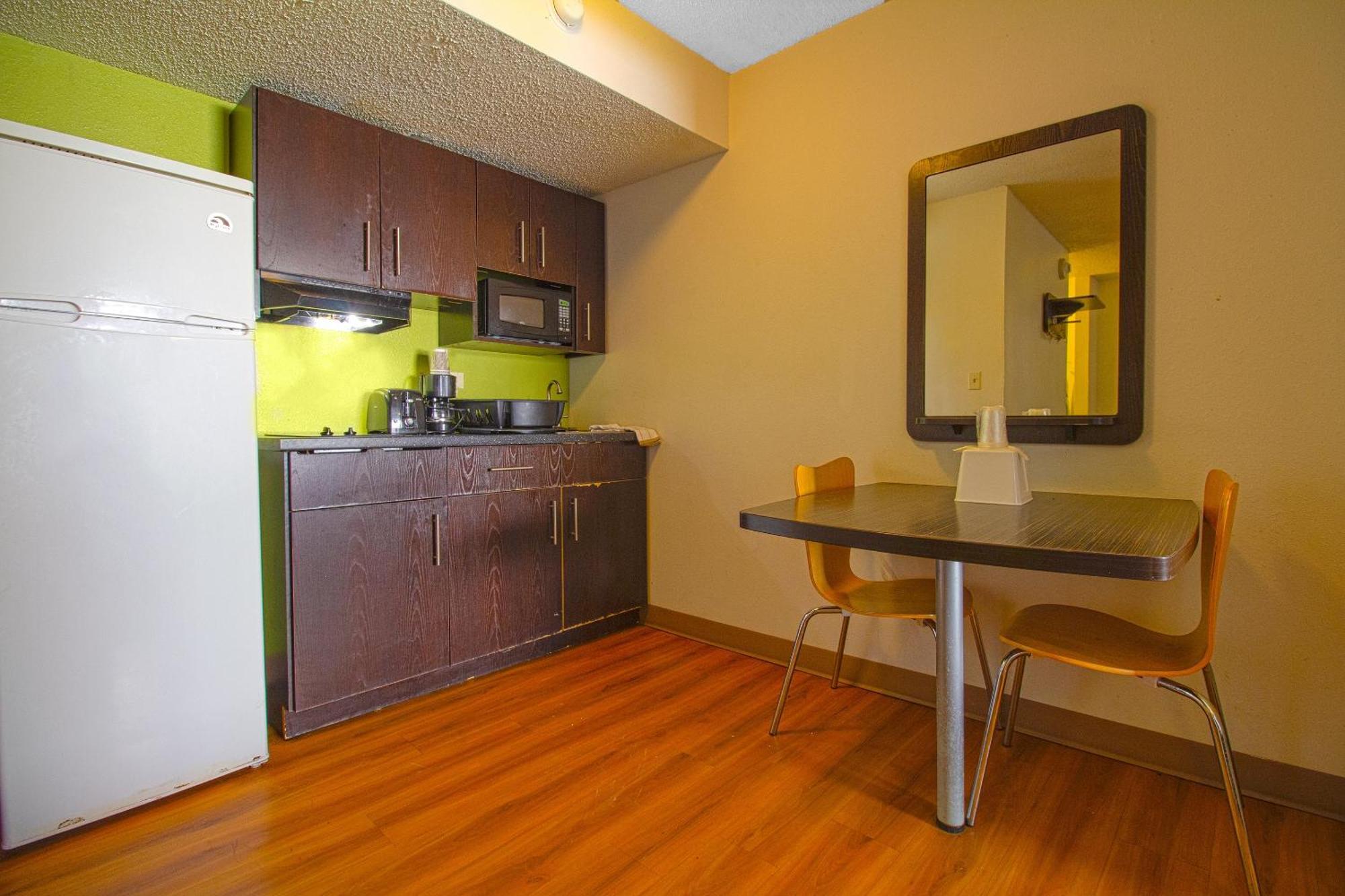 Studio Inn Extended Stay Oklahoma City Airport By Oyo Esterno foto