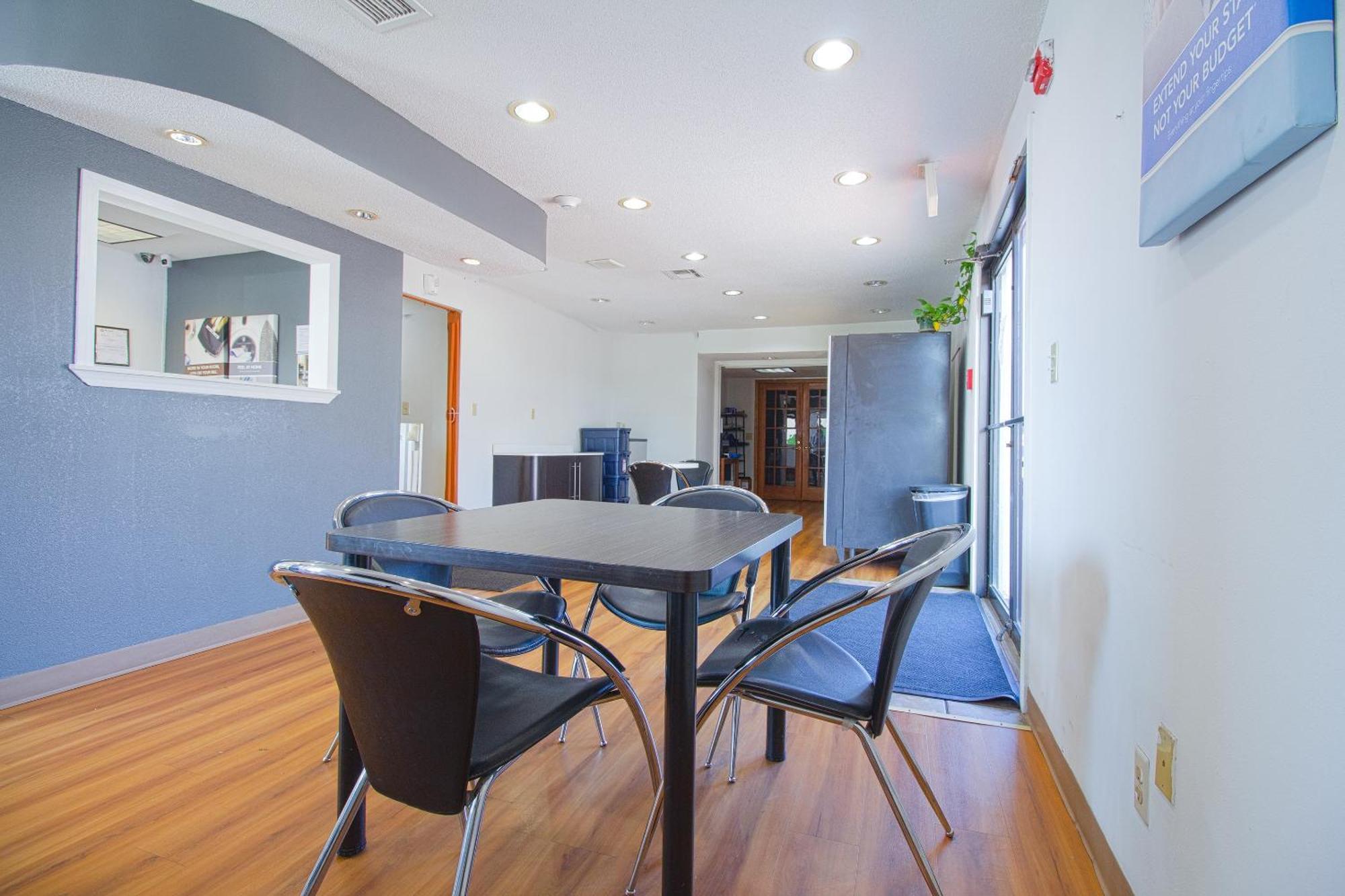 Studio Inn Extended Stay Oklahoma City Airport By Oyo Esterno foto