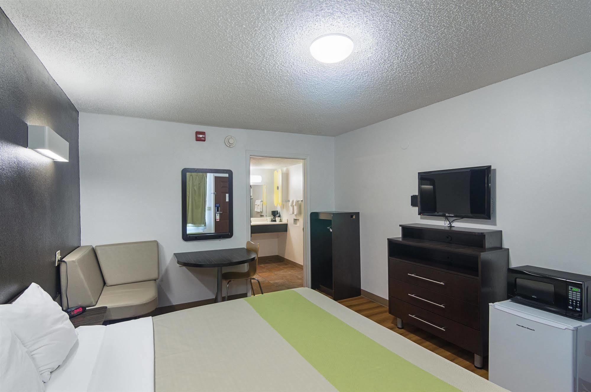 Studio Inn Extended Stay Oklahoma City Airport By Oyo Esterno foto